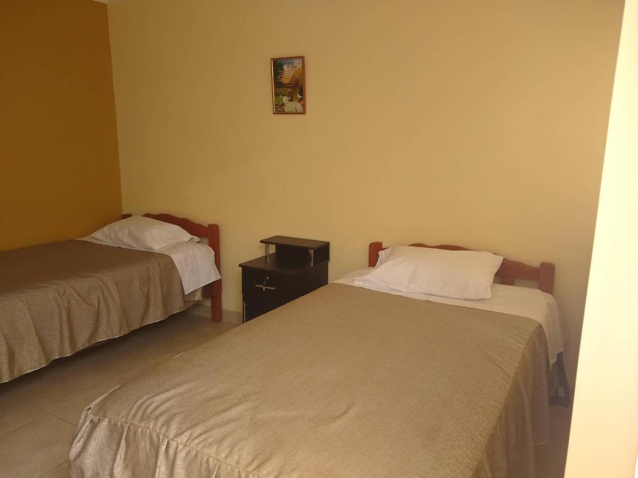 Hospedaje Golden Inn Камана Экстерьер фото
